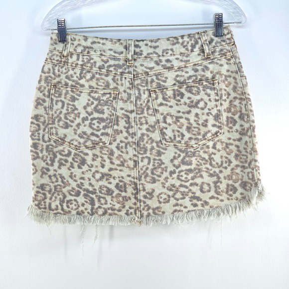 Style Rack Faded Leopard Print Denim Mini Skirt Medium Distressed Animal Mobwife - Picture 2 of 16